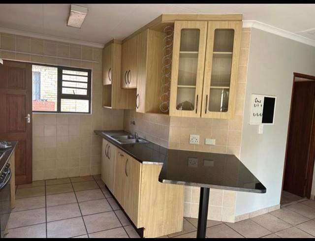 2 BEDROOM PROPERTY TO RENT IN FOURWAYS